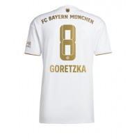 Bayern Munich Leon Goretzka #8 Fußballbekleidung Auswärtstrikot 2022-23 Kurzarm